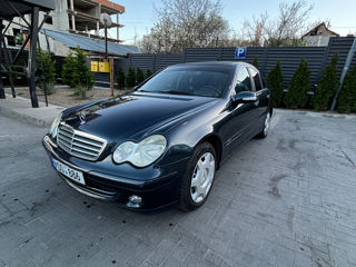 Mercedes C-Class foto 2