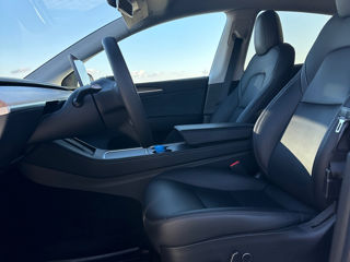 Tesla Model Y foto 6