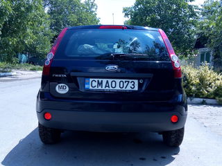 Ford Fiesta 5D foto 1