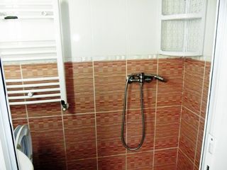 Urgent casa in chirie cu 2 odai,  mobilata, incalzire autonoma 140 euro foto 6