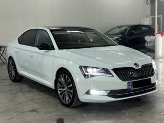 Skoda Superb foto 2