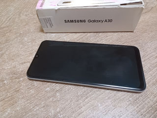 Vînd telefon Samsung Galaxy A30