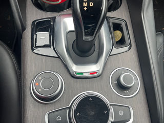 Alfa Romeo Giulia foto 8