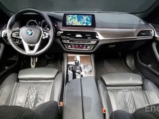 BMW 5 Series foto 2