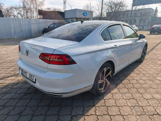 Volkswagen Passat foto 3