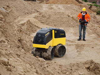 Curătire, defrișare teren pentru construcții, vinzare cu Excavator JCB foto 4