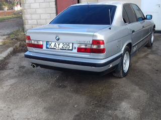 BMW 5 Series foto 1