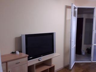 Apartament cu   2  camere mari cu super  conditii Stefan cel Mare 6 foto 3