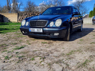 Mercedes E-Class foto 1