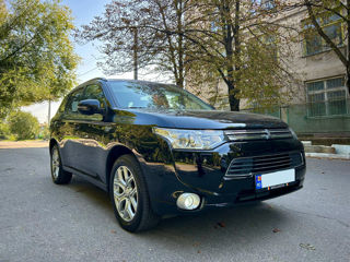 Mitsubishi Outlander foto 2