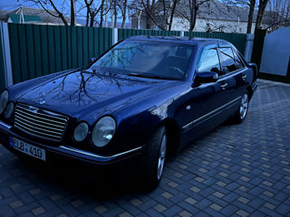 Mercedes E-Class foto 2