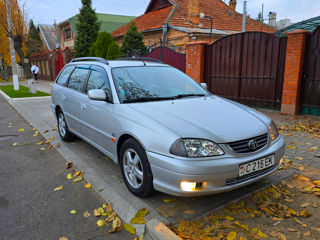 Toyota Avensis foto 2