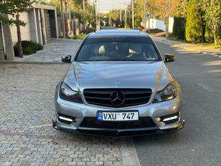 Mercedes C-Class foto 2