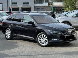 Skoda Superb foto 1