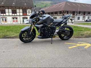 Suzuki GSR 750 A Freegun foto 4