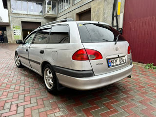 Toyota Avensis foto 10