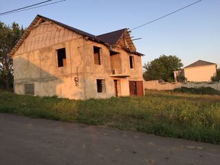 Casa este amplasată la 12 km de la Chișinău .linga Colonita foto 2
