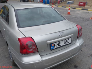 Toyota Avensis foto 2