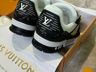 Louis Vuitton Trainers  M42.5 foto 8