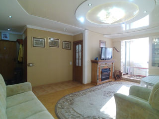 Apartament cu 3 camere, 70 m², Buiucani, Chișinău foto 2