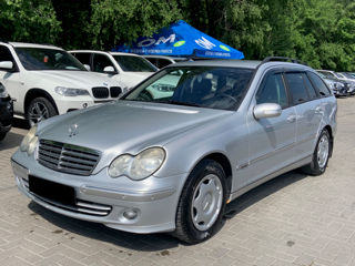 Mercedes C-Class foto 1