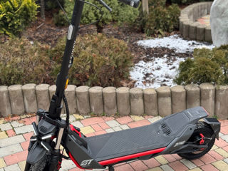Продам электросамокат Segway Ninebot ZT3 PRO фото 0