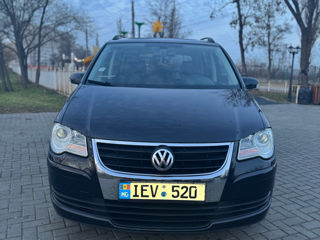 Volkswagen Touran foto 3