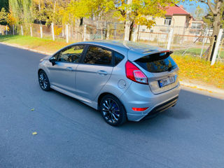 Ford Fiesta foto 4