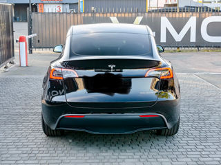 Tesla Model Y foto 2