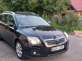 Toyota Avensis foto 1