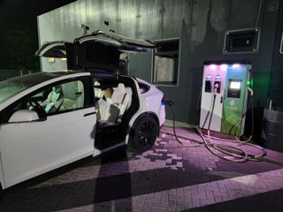 Tesla Model X foto 6