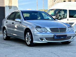 Mercedes C-Class foto 1