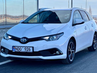 Toyota Auris фото 1