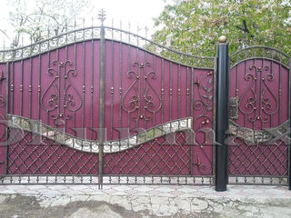 Copertine, porți, garduri, balustrade , gratii, uși metalice și alte confecții din fier forjat. foto 7