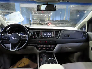 KIA Carnival foto 3