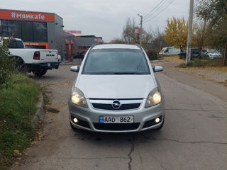 Opel Zafira foto 2