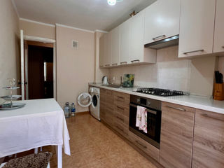 Apartament cu 2 camere, 65 m², Botanica, Chișinău foto 2