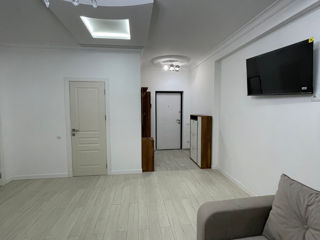 Apartament cu 2 camere, 67 m², Buiucani, Chișinău foto 2