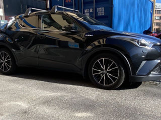 Toyota C-HR foto 2