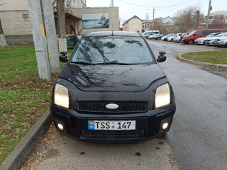 Ford Fusion foto 2