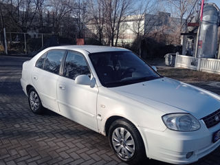 Hyundai Accent foto 5