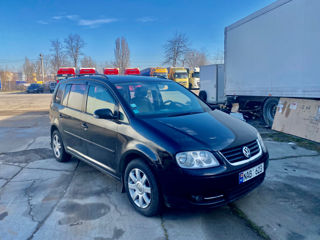 Volkswagen Touran foto 2