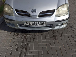 Nissan Almera Tino foto 2