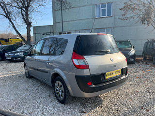 Renault Grand Scenic foto 2