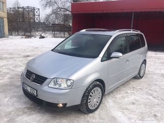 Volkswagen Touran foto 8