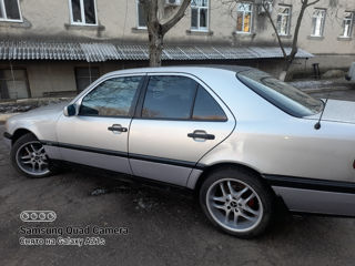 Mercedes C-Class foto 9