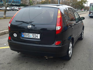 Nissan Almera Tino foto 5