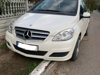 Mercedes B-Class foto 2