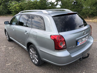 Toyota Avensis foto 6