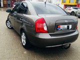 Hyundai Accent foto 1